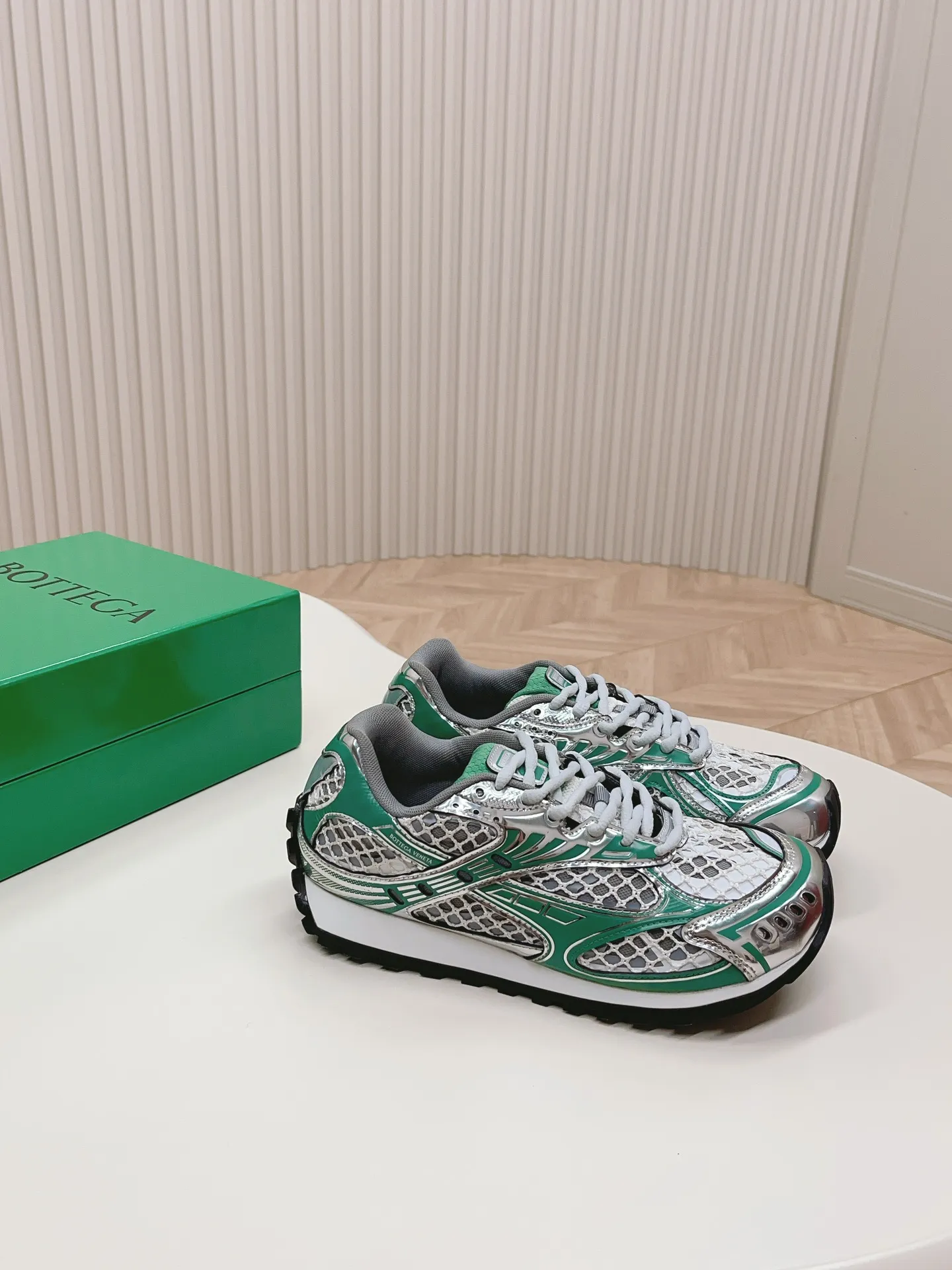 👟👟Ex-factory price 560👟👟 Women's shoes, women's clothing, the latest popular models, couples' models, Bottega Veneta BV23, the new Orbit designer's curtain call, casual sneakers, a new style of freehand pure and unconstrained, with modern symbols in color, fashionable, cool and handsome, simply invincible, retro and versatile, all original craftsmanship 35-40